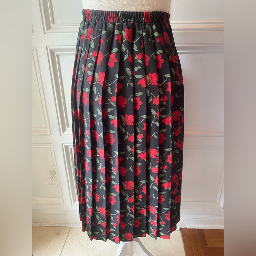 Leslie Fay Black and Red Floral Midi Skirt